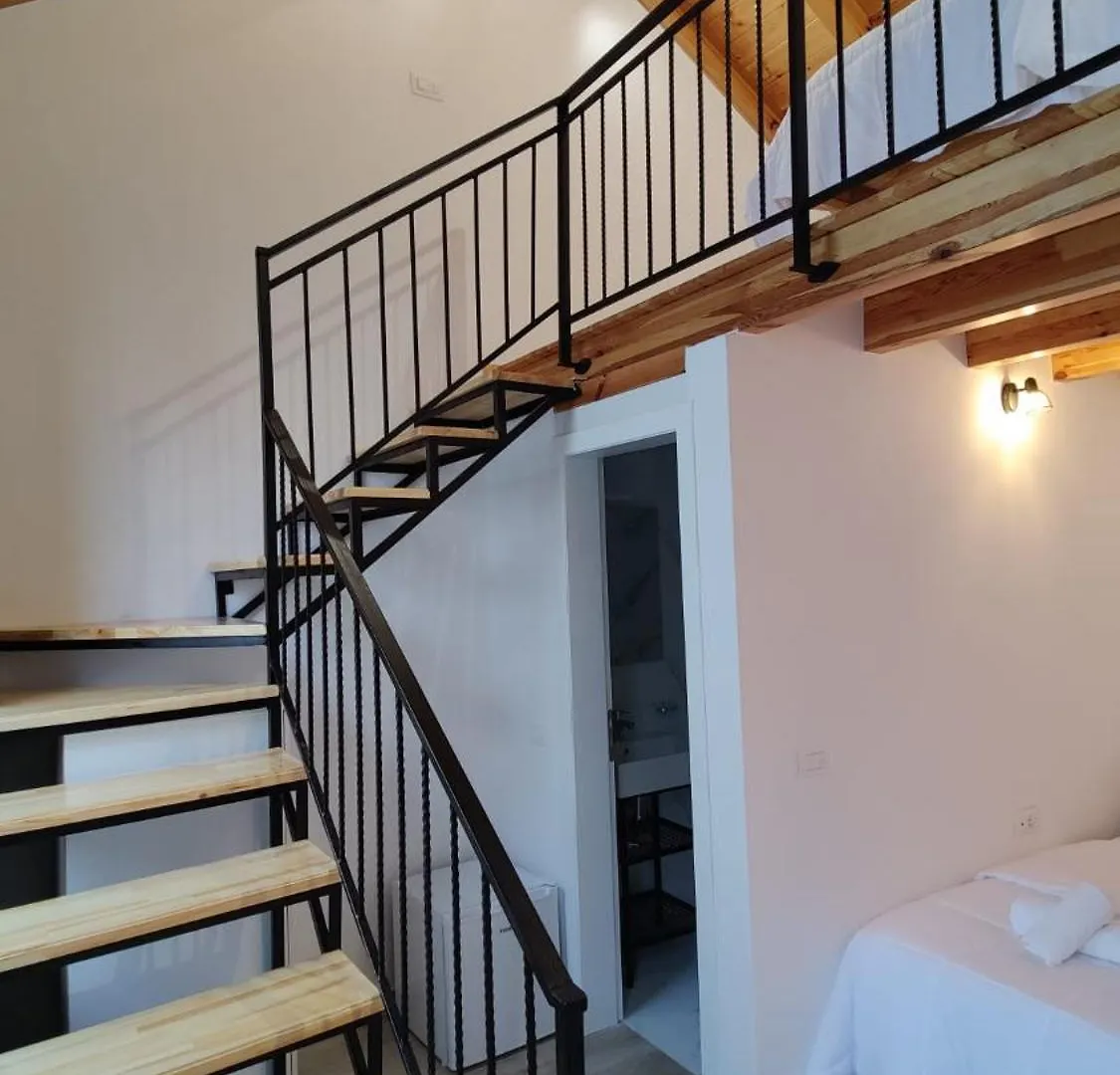 Gogo Moustache Guest House Permet
