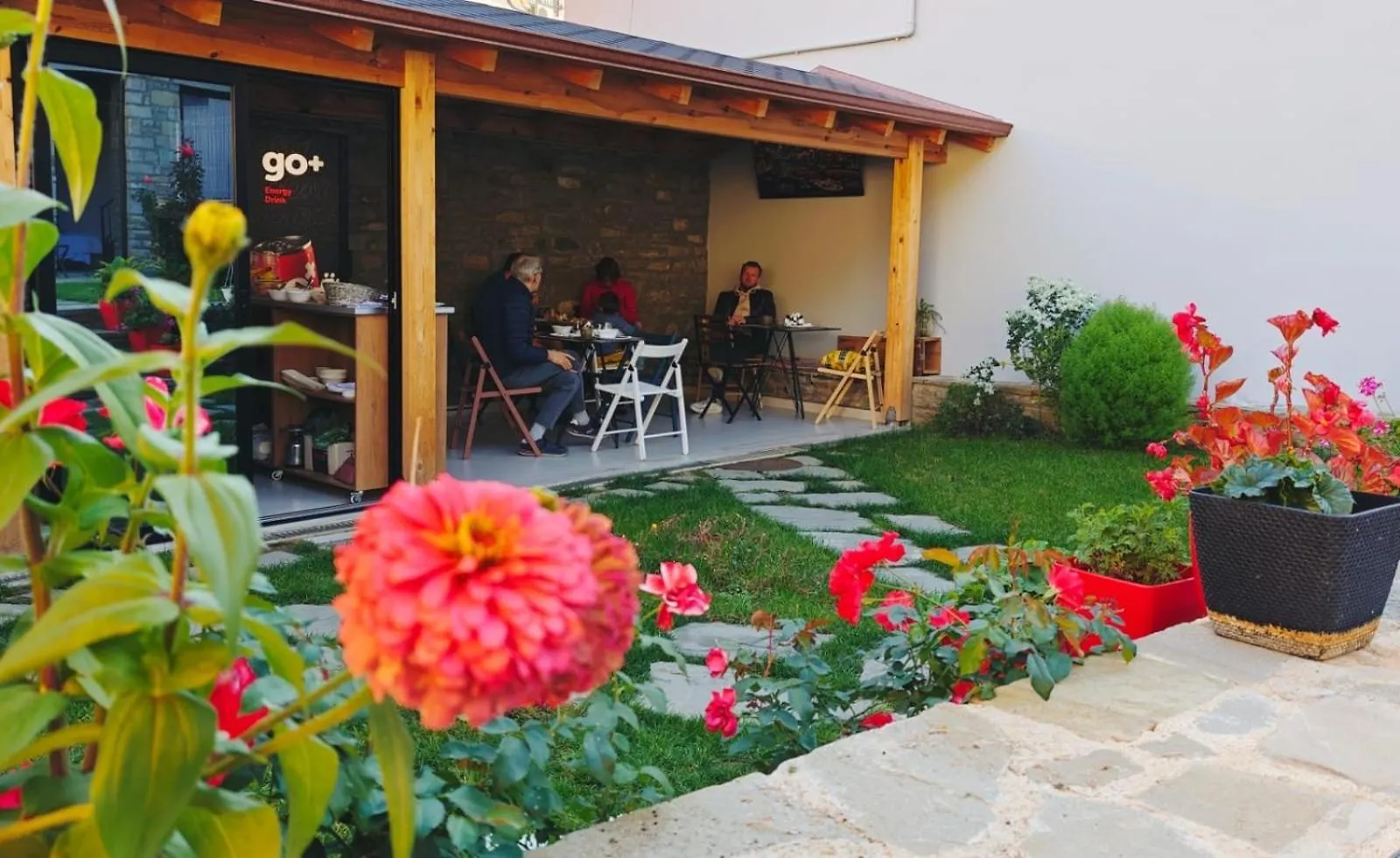 Gogo Moustache Guest House Permet
