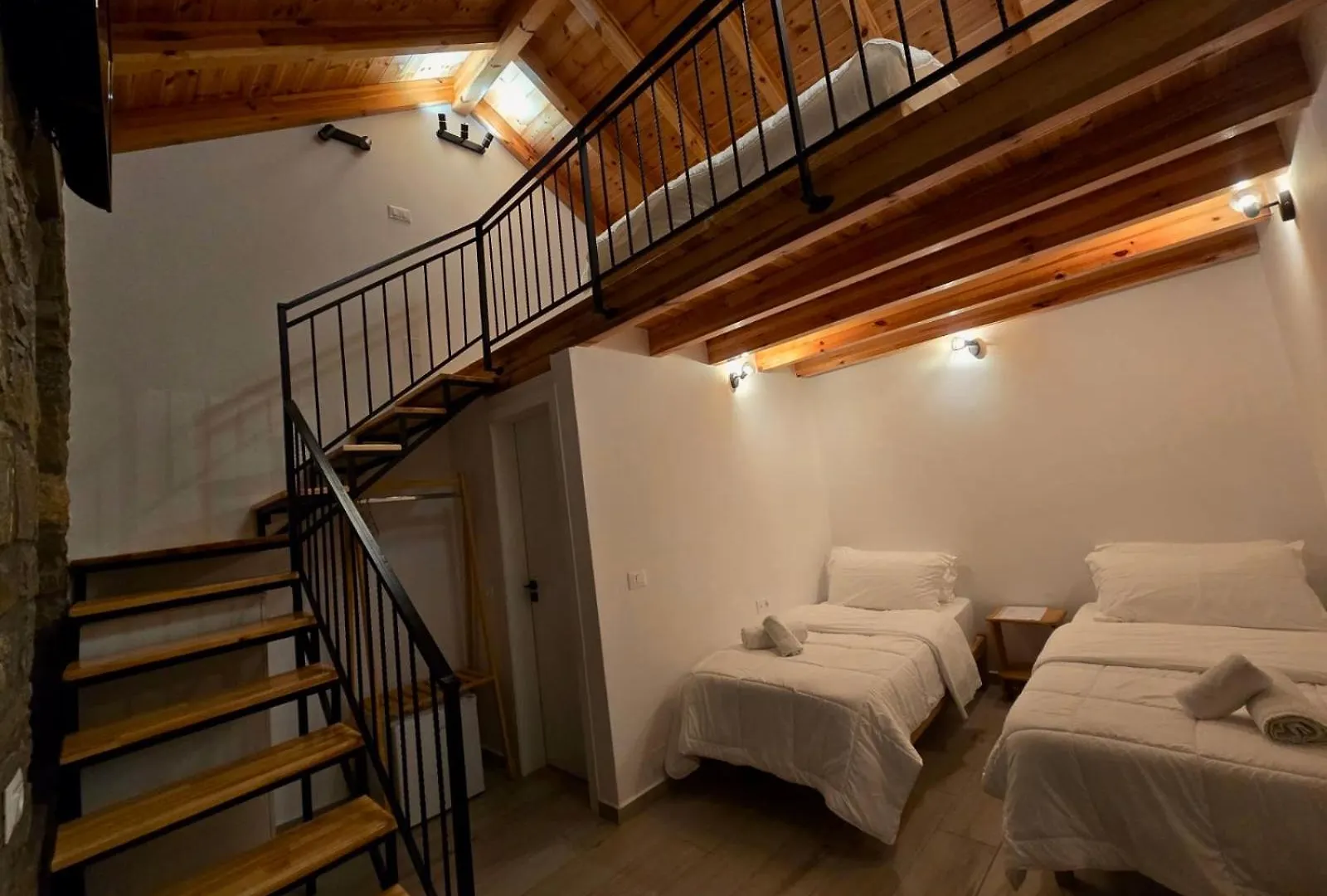 Gogo Moustache Guest House Përmet Albanien