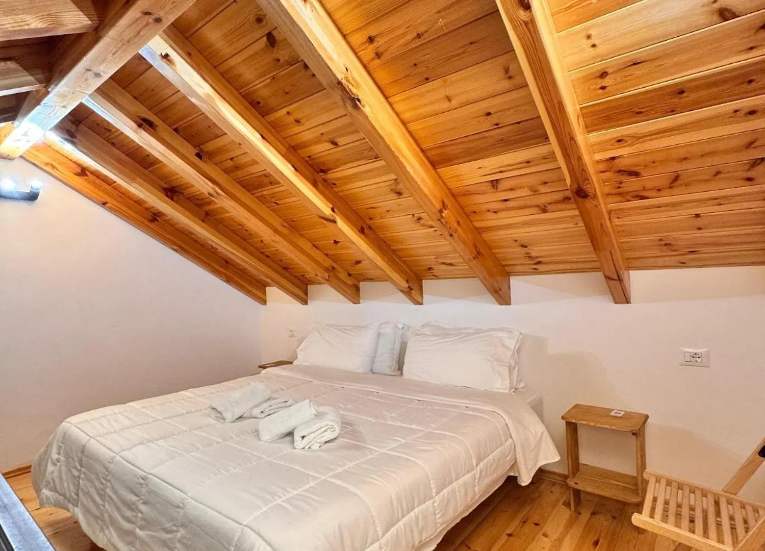 Gogo Moustache Guest House Permet