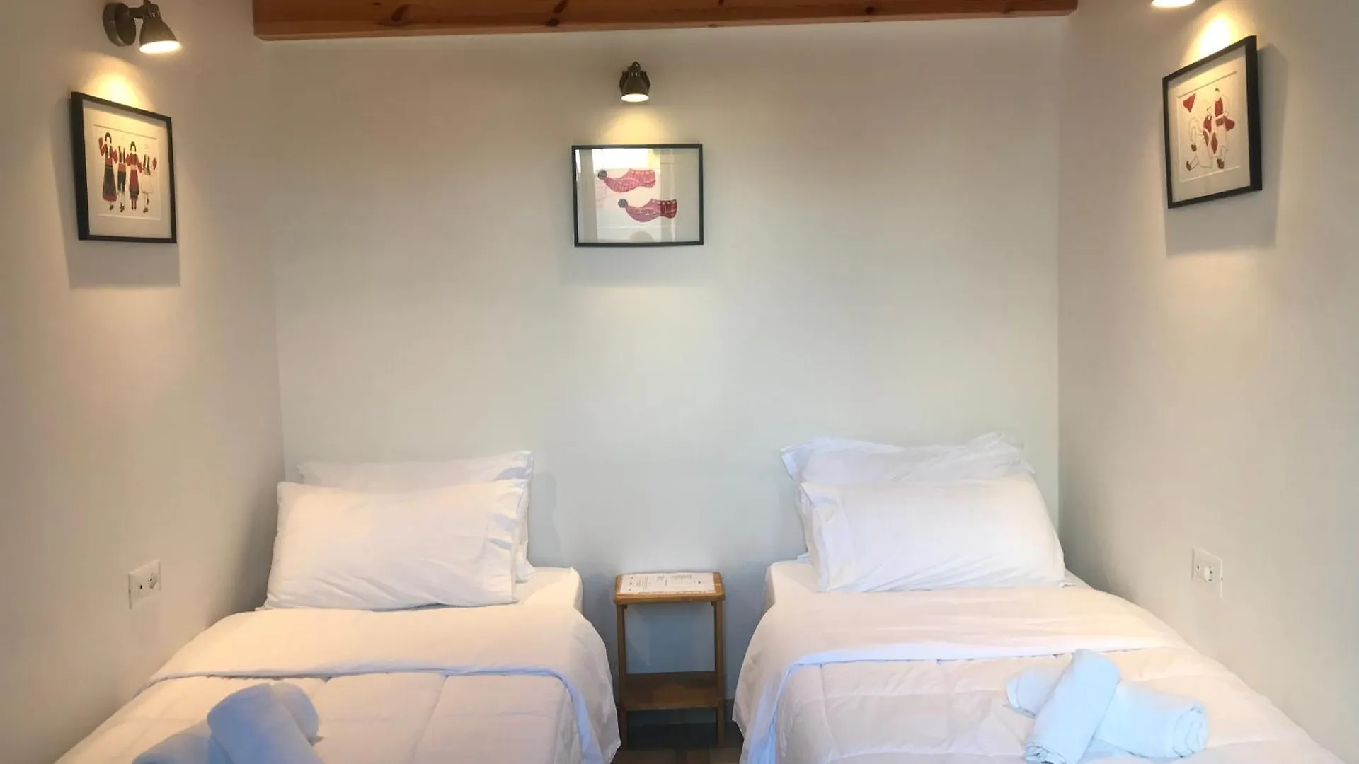 Gogo Moustache Guest House Permet