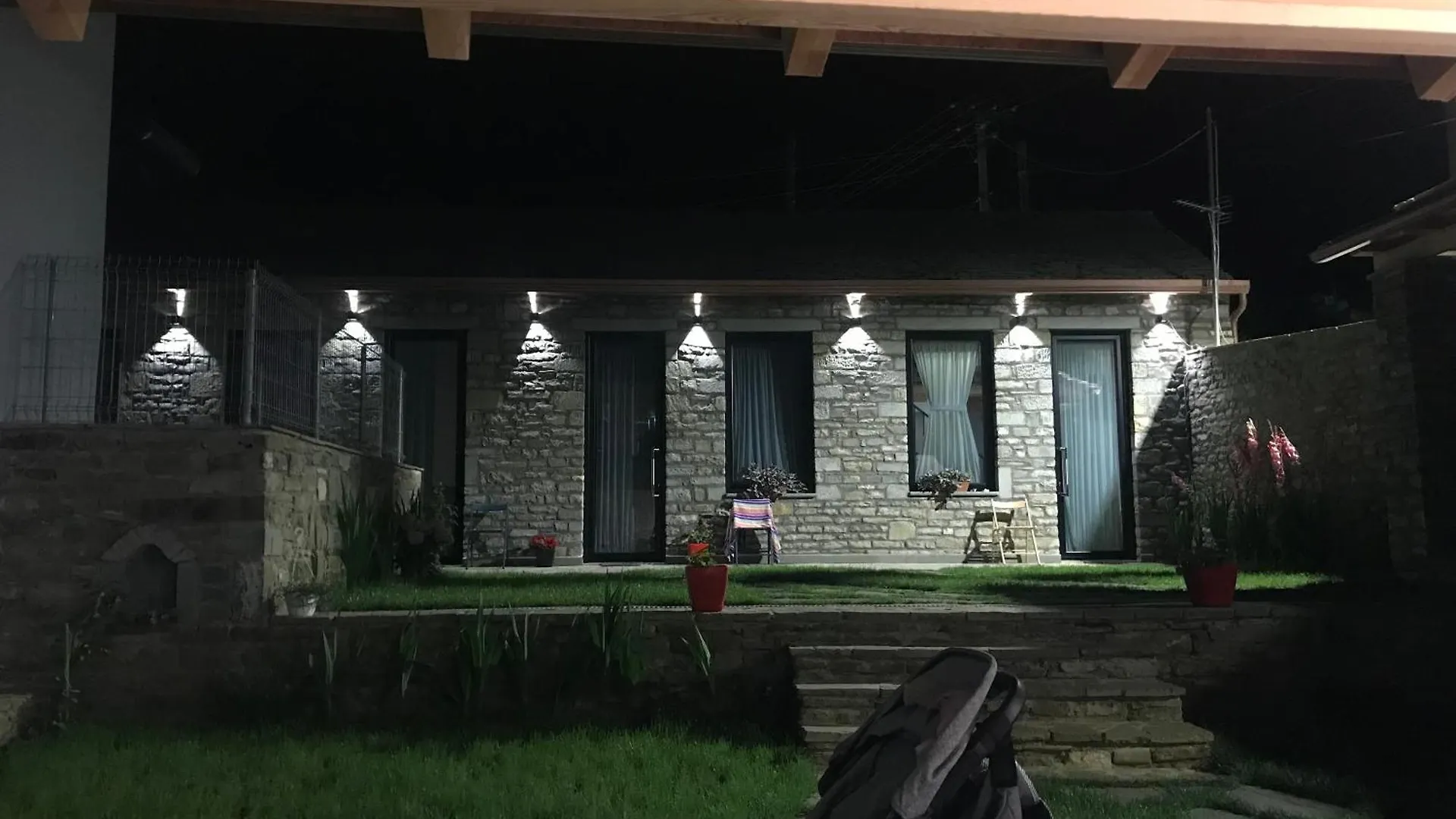 Gogo Moustache Guest House Permet
